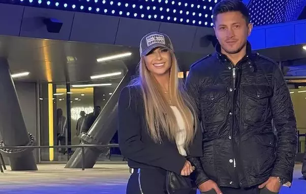 0a936e85-9244-4bfa-babd-7885a60bc8f6-1