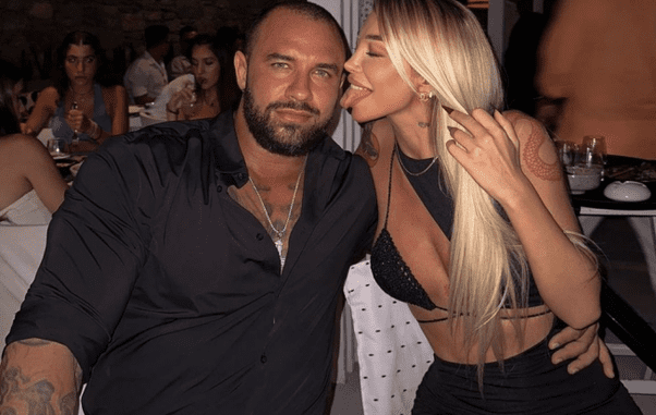 652x450_217275-se-anunta-nunta-mare-in-showbiz-alex-bodi-a-cerut-o-in-casatorie-pe-ema-uta-cum-arata-inelul-de-logodna