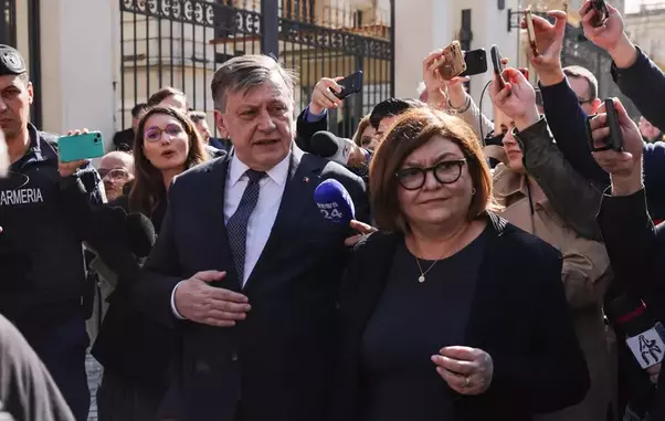 crin-antonescu-adina-valean-bec-depunere-candidatura-prezidentiale-2025