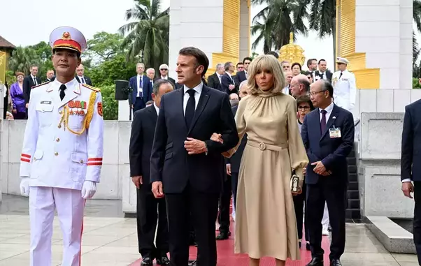 emmanuel-macron-si-brigitte-macron8