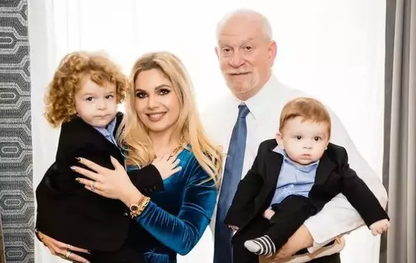 cum-s-au-cunoscut-iasmina-hill-si-sotul-ei-4