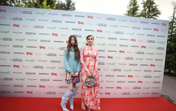 Iulia-si-Mikaela-Petrecerea-VIVA-2025-