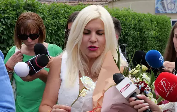 elena-udrea-in-alb-la-iesirea-din-inchisoare-foto-gsp-3