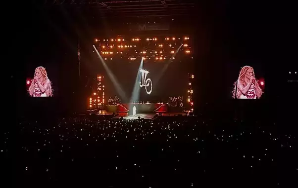 im-in-madrid-and-just-interviewed-jennifer-lopez.yes-right-after-her-two-hour-up-all-night-lif (1)