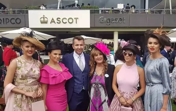 nora-seroussi-cristi-pascu-doamnele-cu-palarii-din-par