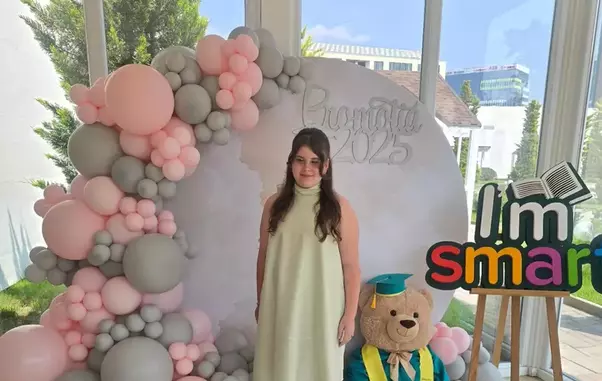 fata-oana-roman-banchet