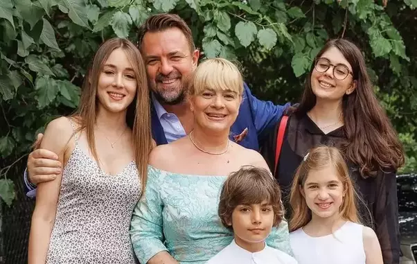 horia-brenciu-familie-3-e1700219245900
