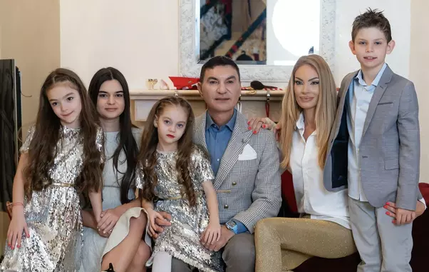 valentina-pelinel-si-cristi-borcea-copii-5-1-e1735463299437