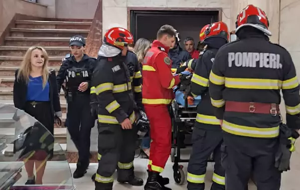 pompieri-interventie-lift-cazut-ministerul-transporturilor