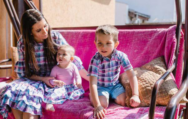 Elena BÄsescu Despre ViaÈa La 40 De Ani Cu 3 Copii Are O Familie SuperbÄ Foto