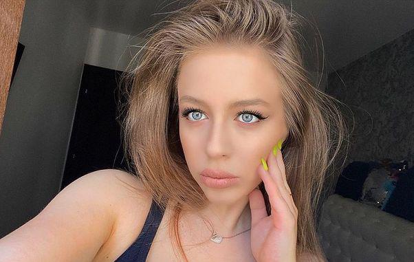 O mai ții minte pe pe Carina din "Îngerașii"? Jennifer Dumitrașcu are 18 ani și este pasionată de actorie, muzică și dans