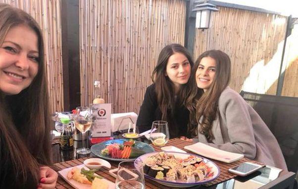 Ce mari au crescut și ce frumoase sunt fiicele Ritei Mureșan! Gloria și Rebecca studiază în străinătate
