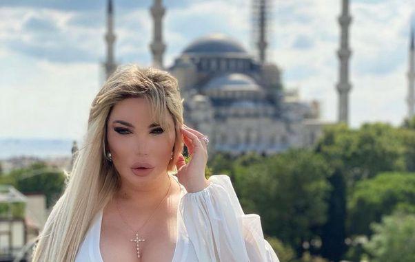 Jessica Alves, fosta păpușă Ken, desfigurată de operații estetice: "Am observat că forma feței mele se schimbă"