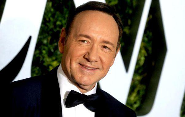 Kevin Spacey, apariție șocantă după 4 luni: actorul e de nerecunoscut pe stradă! Detaliul care a atras atenția paparazzilor/ FOTO