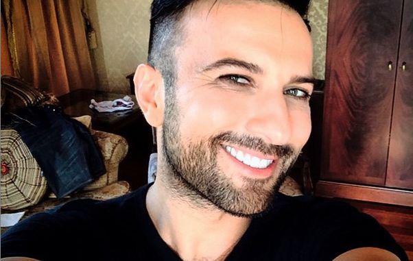 Îl mai ții minte pe Tarkan, turcul care făcea furori cu piesa Șikidim? La 48 de ani arată mai bine ca în tinerețe!