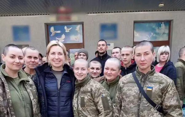 Rușii le-au ras în cap cu forța pe femeile din armata ucraineană luate prizoniere. "În semn de umilință, aroganță și dispreț"