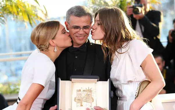 Lea Seydoux,  regizorul Abdellatif Kechiche (Palme d’Or pentru „La vie d’Adele”) et Adele Exarchopoulos