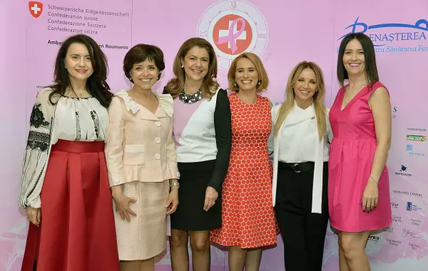 Veronica Savanciuc, Cristiana Copos, Mihaela Geoana, Andreea Esca, Camelia Sucu, Amalia Nastase(boardul Fundatiei Renasterea)