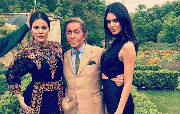 Khloe Kardashian, Kendall Jenner si Valentino Garravani