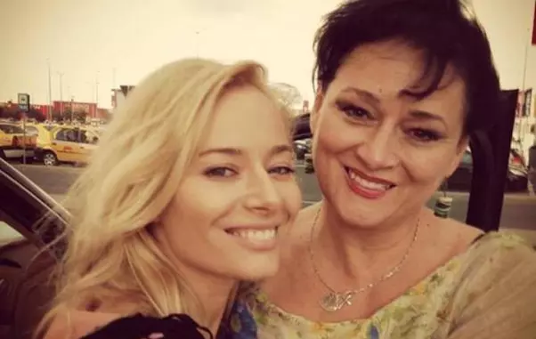 Laura Cosoi si mama ei