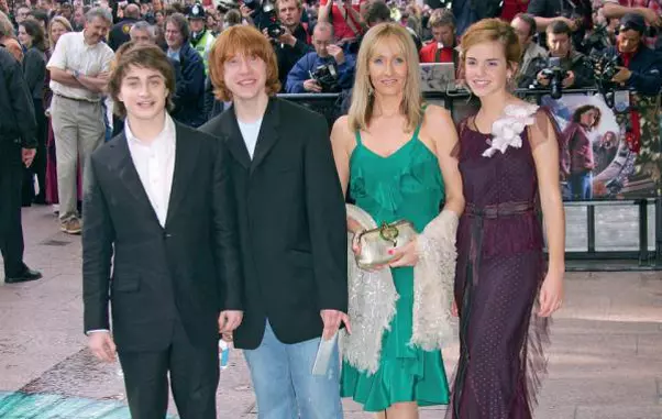 J K Rowling alături de protagoniștii din „Harry Potter – Daniel Radcliffe, Rupert Grint și Emma Watson