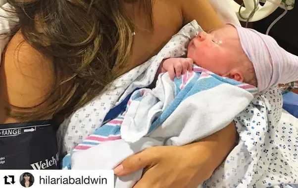 Hilaria si micutul Leonardo