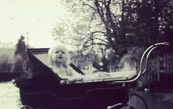 Naomi Watts in copilarie