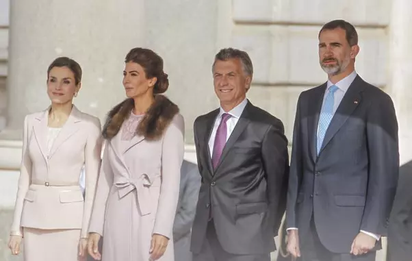 Regele Felipe al Spaniei, Regina Letizia, Mauricio Macri, presedintele Argentinei si Juliana Aweda, sotia lui
