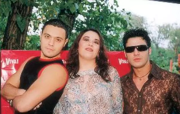 Oana Roman, Cornel Păsat și Mihai Mitoșeru, petrecerea Viva! 2002