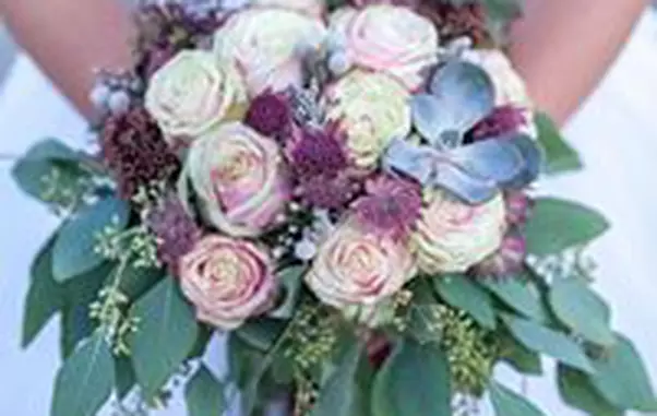 Buchet mireasa astrantia