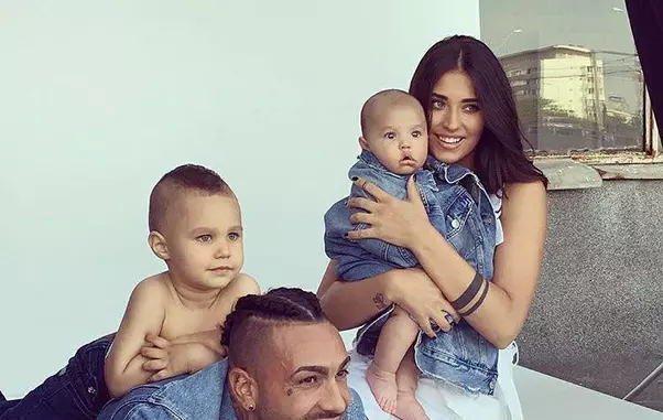 Antonia, Alex Velea și cei doi fii ai lor – Dominic și Achim