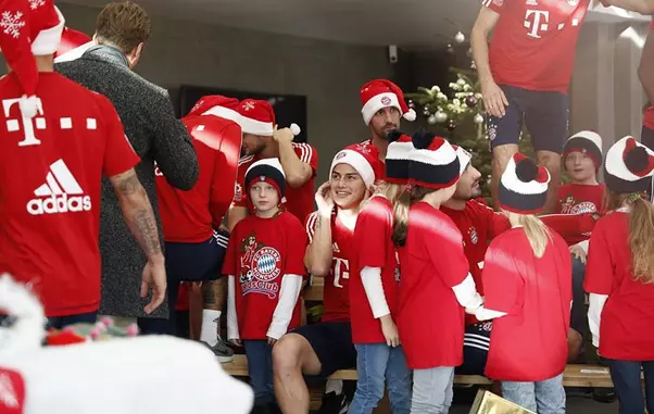 FC Bayern Munchen în costume de Crăciun
