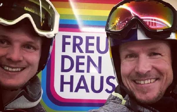 Felix Baumgartner si un prieten