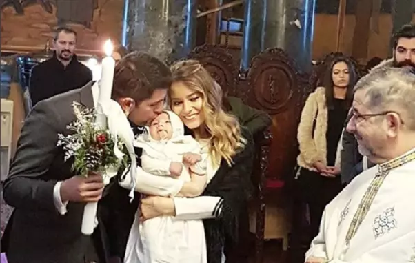 Laura Cosoi şi Cosmin, naşi de botez