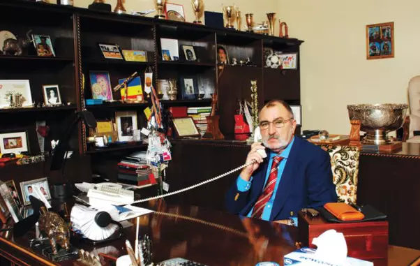 EXCLUSIV! Imagini din casa lui Ion Tiriac din 2004
