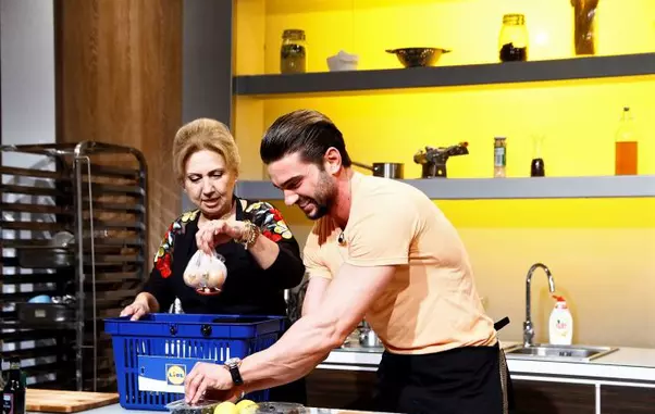 Dorian Popa si mama sa la Chefi la cutite