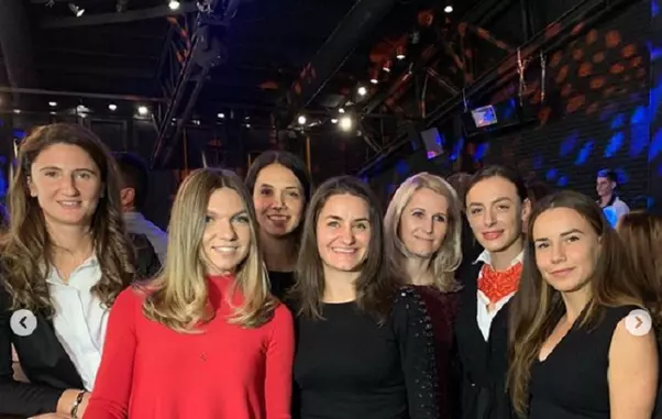 Simona Halep alături de prieteni
