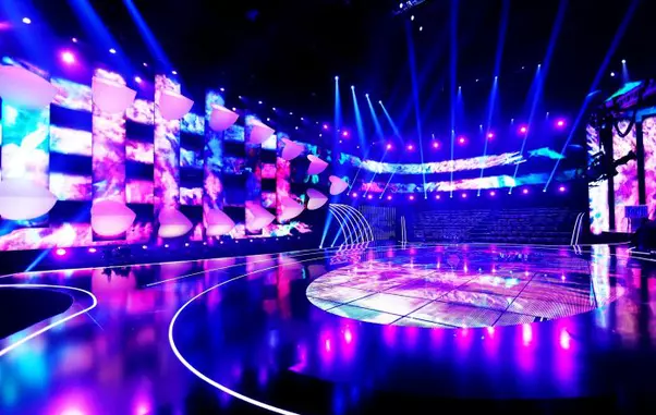 Loredana Groza şi Cabral prezintă emisiunea „Cântă acum cu mine!”