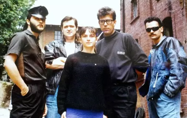 Lulu Mihăescu a activat în trupa „Timpuri Noi” pe post de clăpar.