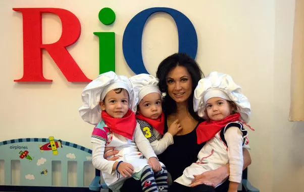 Iuliana Luciu şi tripleţii săi