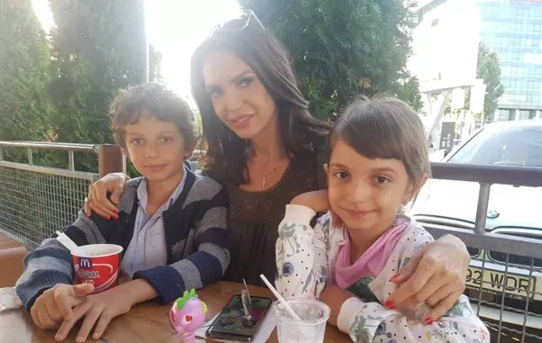 Cristina Spătar și cei doi copii
