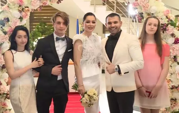 Brigitte Năstase si Florin Pastramă alături de copiii vedetei