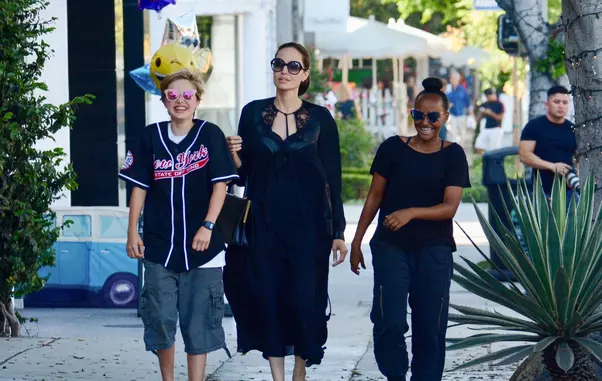 Angelina Jolie cu Shiloh și Zahara