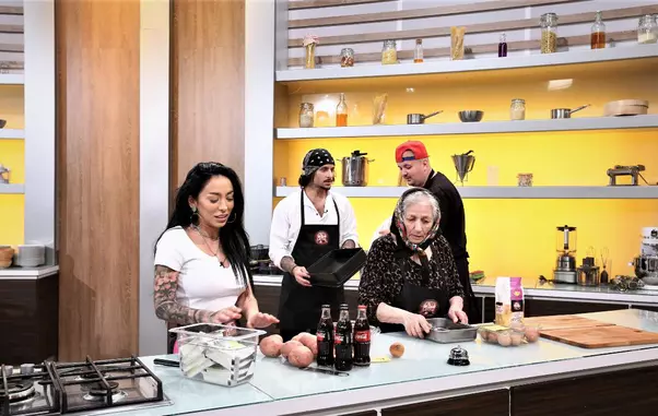 Chefi la cuţite, împreună cu bunica ei