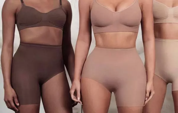 Kim Kardashian a stârnit un scandal monstru în Japonia cu colecţia de lenjerie intimă Kimono Intimates