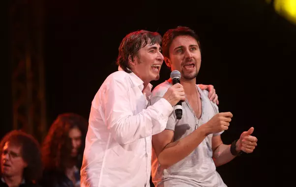 Elvin Dandel cântă alături de tatăl său, Ricky Dandel de la vârsta de 7 ani