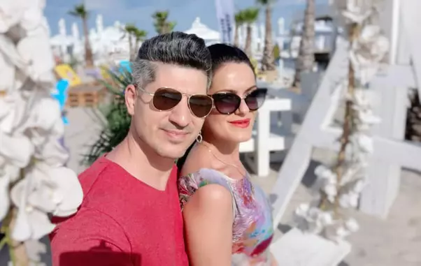 Lavinia Tatomir este căsătorită cu medicul Laurențiu Cârstea