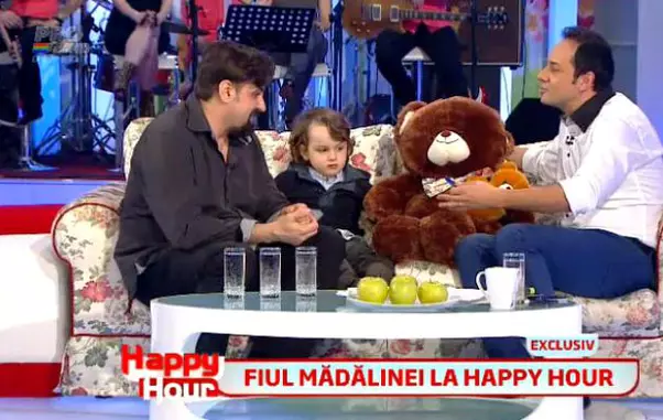 Petru Mircea a venit pentru prima dată cu fiul său într-un platou de televiziune în martie 2013. În afară de emisiunea lui Cătălin Măruță, fiul Mădălinei Manole nu a mai apărut vreodată la vreun show TV