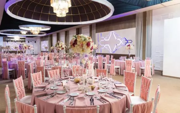 Gabriela Cristea a ales un decor cu mov și roz pentru botezul lui Iris