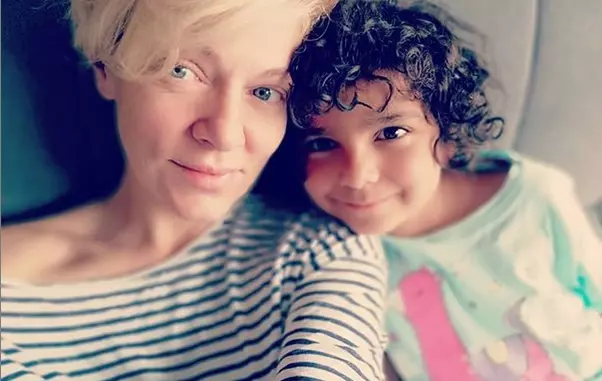 Așa arată acum Roxana, fetița înfiată de Dana Nălbaru și Dragoș Bucur